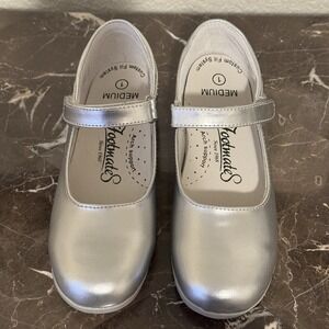 Footmates EUC Matte Silver  "Liz" Leather Mary Jane Rubber Sole Shoe Size 1